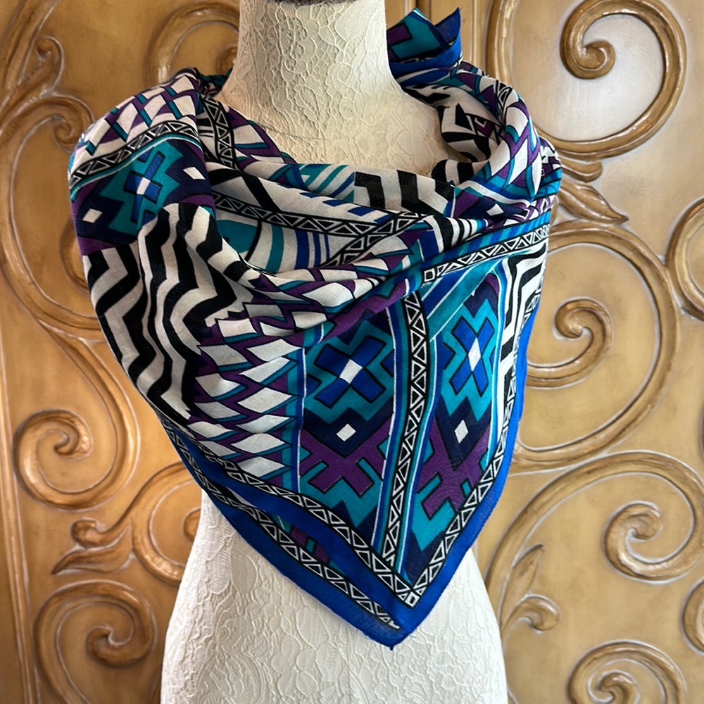 Adrienne Vittadini vintage geo scarf